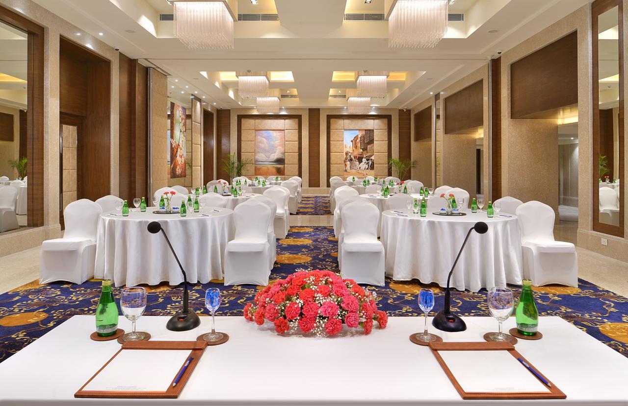 Golden Sarovar Portico Amritsar Exterior photo